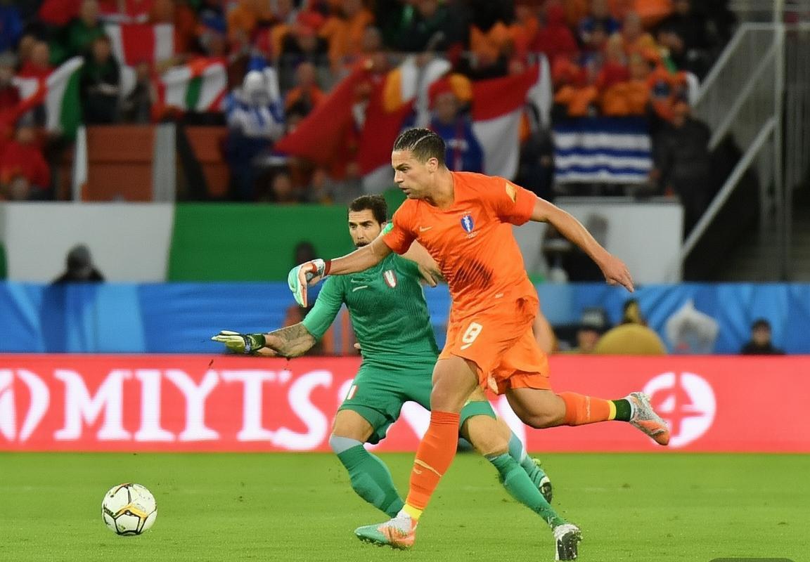 2017意荷足球对决：经典战局解析与关键球员对决回顾(图3)