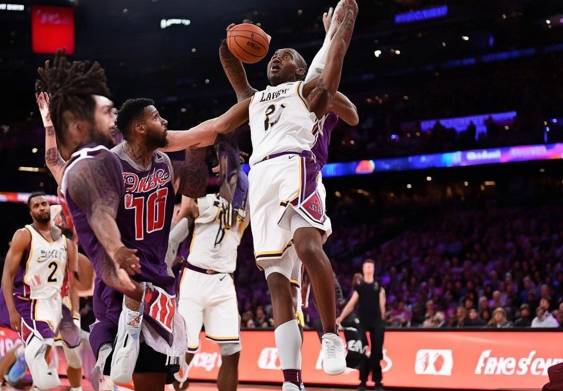 NBA季后赛焦点对决：湖人火箭激战回顾与战术解析(图2)